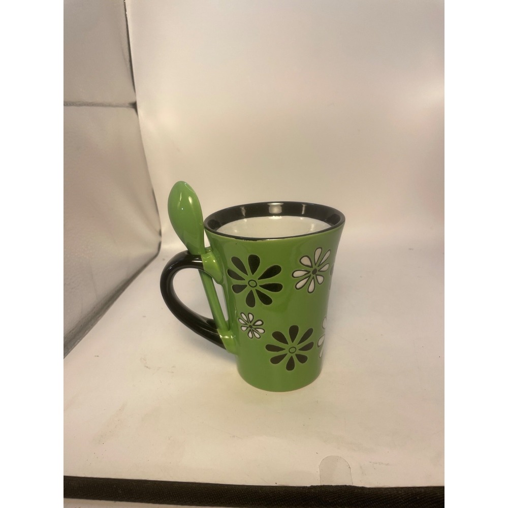 green and Black Daisy Flower Coffee Mug with spoon